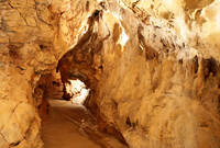 grottes-aze-03-visite-grotte.jpg